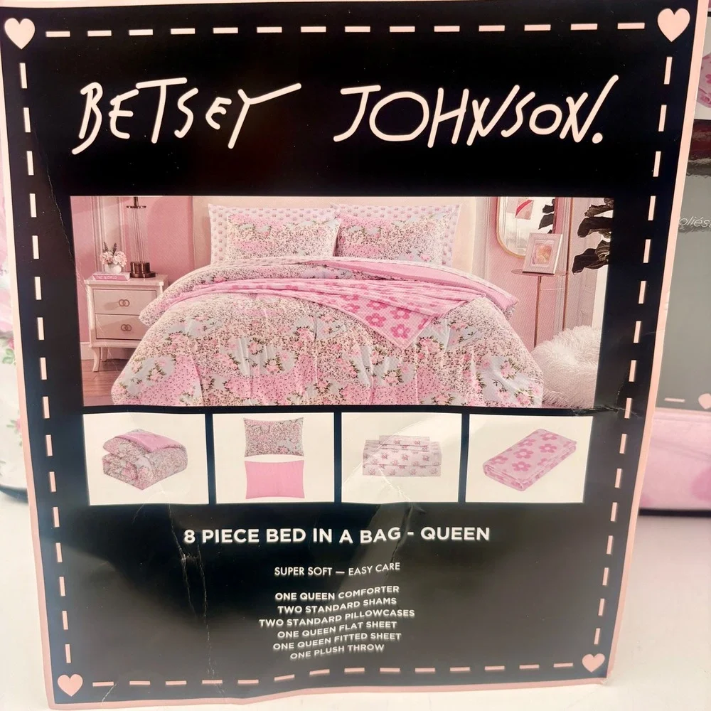 Betsey Johnson Queen 8 Piece Bed in a Bag Floral Patchwork Pink Comforter‎ Set